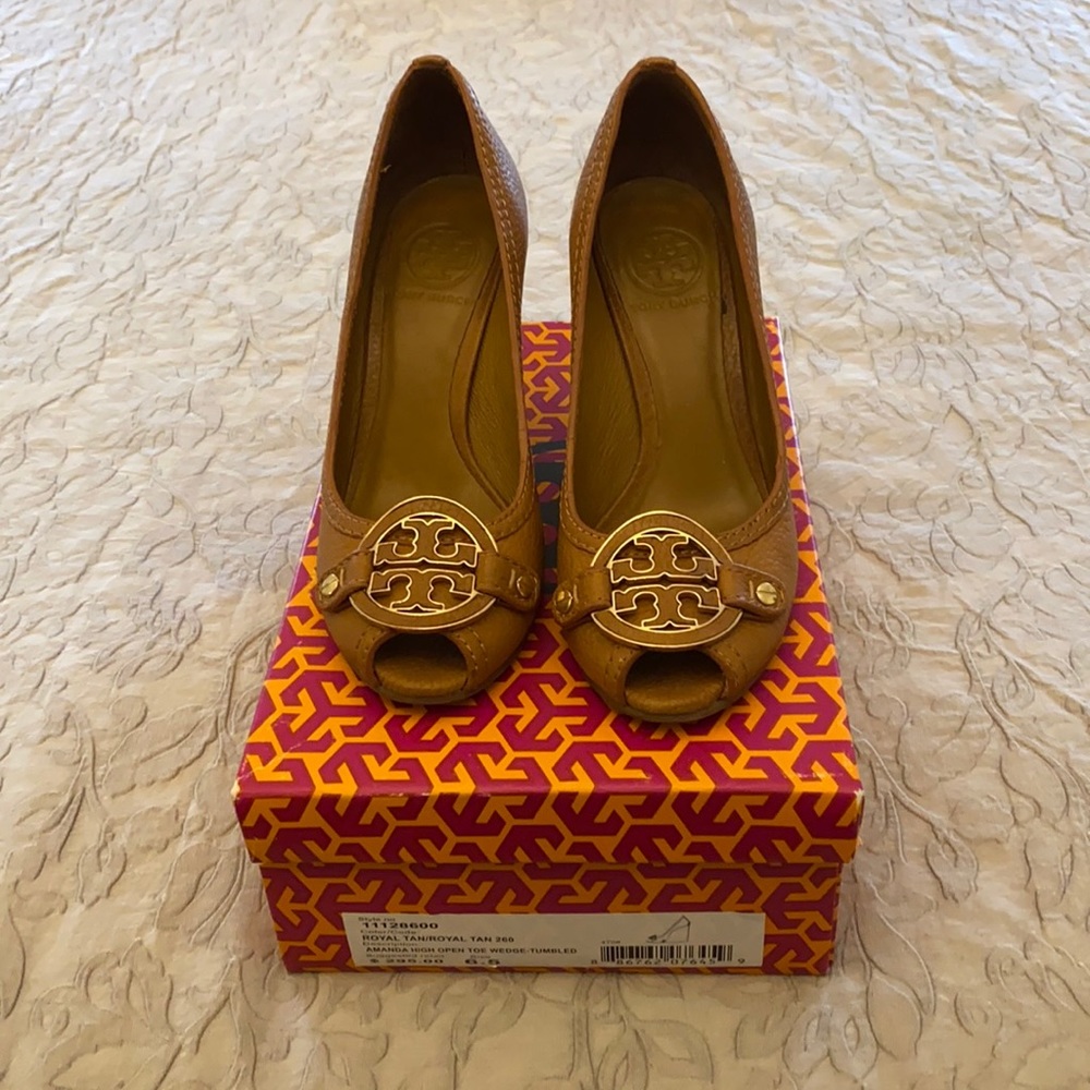Wedge shoes
